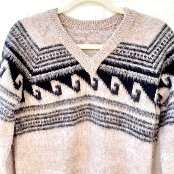 ALPACA Fair Isle Sweater in Tan with Black Aztec design. - Picture 3 of 6